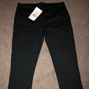 Fabletics Capri yoga pants